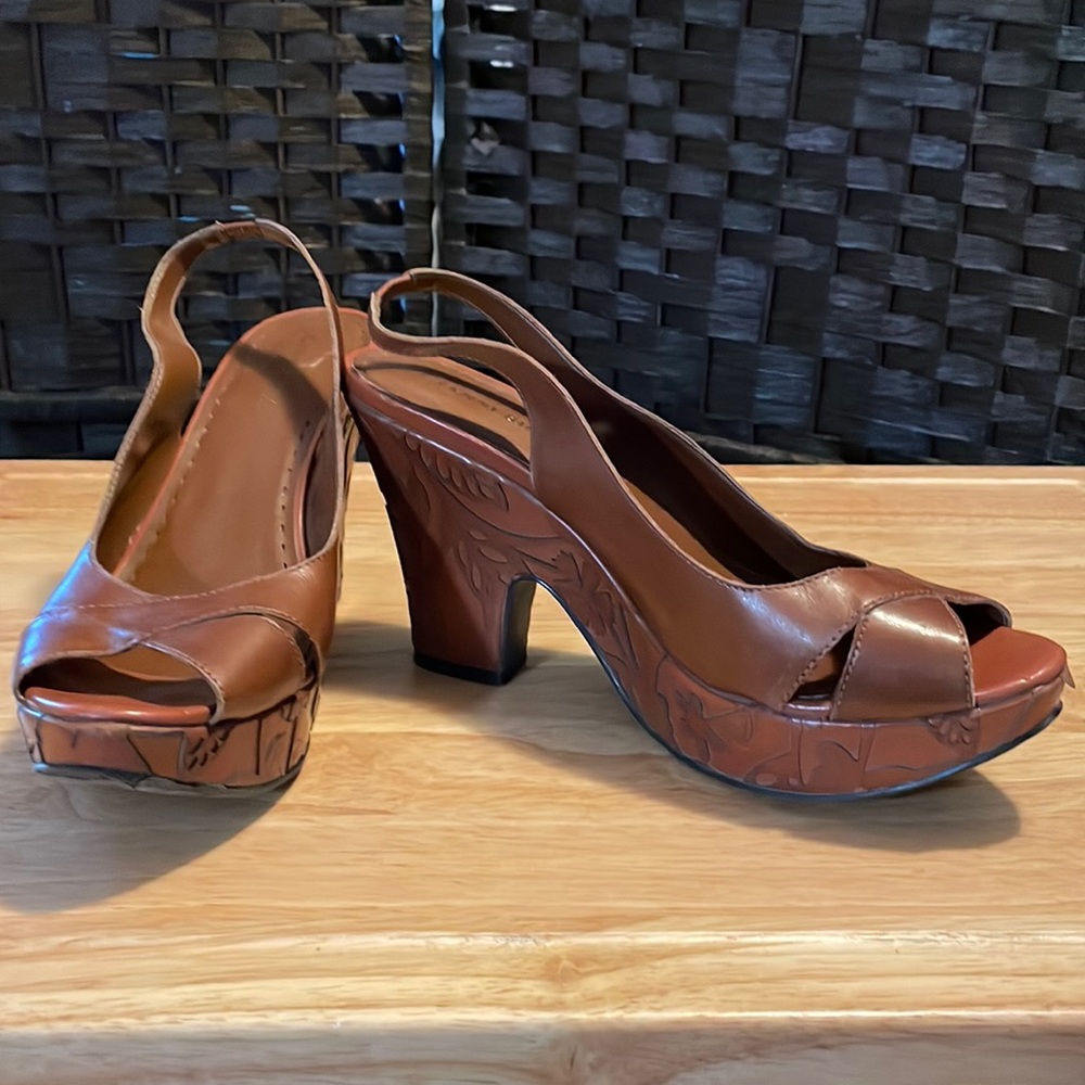 Gianni Bini Size 10B “Cognac” Brown 4” Leather Peep Toe Platforms
